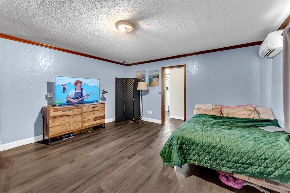 13160 Bear Mountain Road Redding, CA 96003 - Photo 22 of 40 a view of a room with gym equipment and wooden floor
