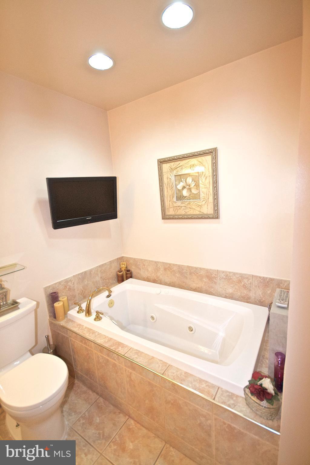 7213 Kempton Road Lanham, MD 20706 - Photo 8 of 14 Bath (Master)