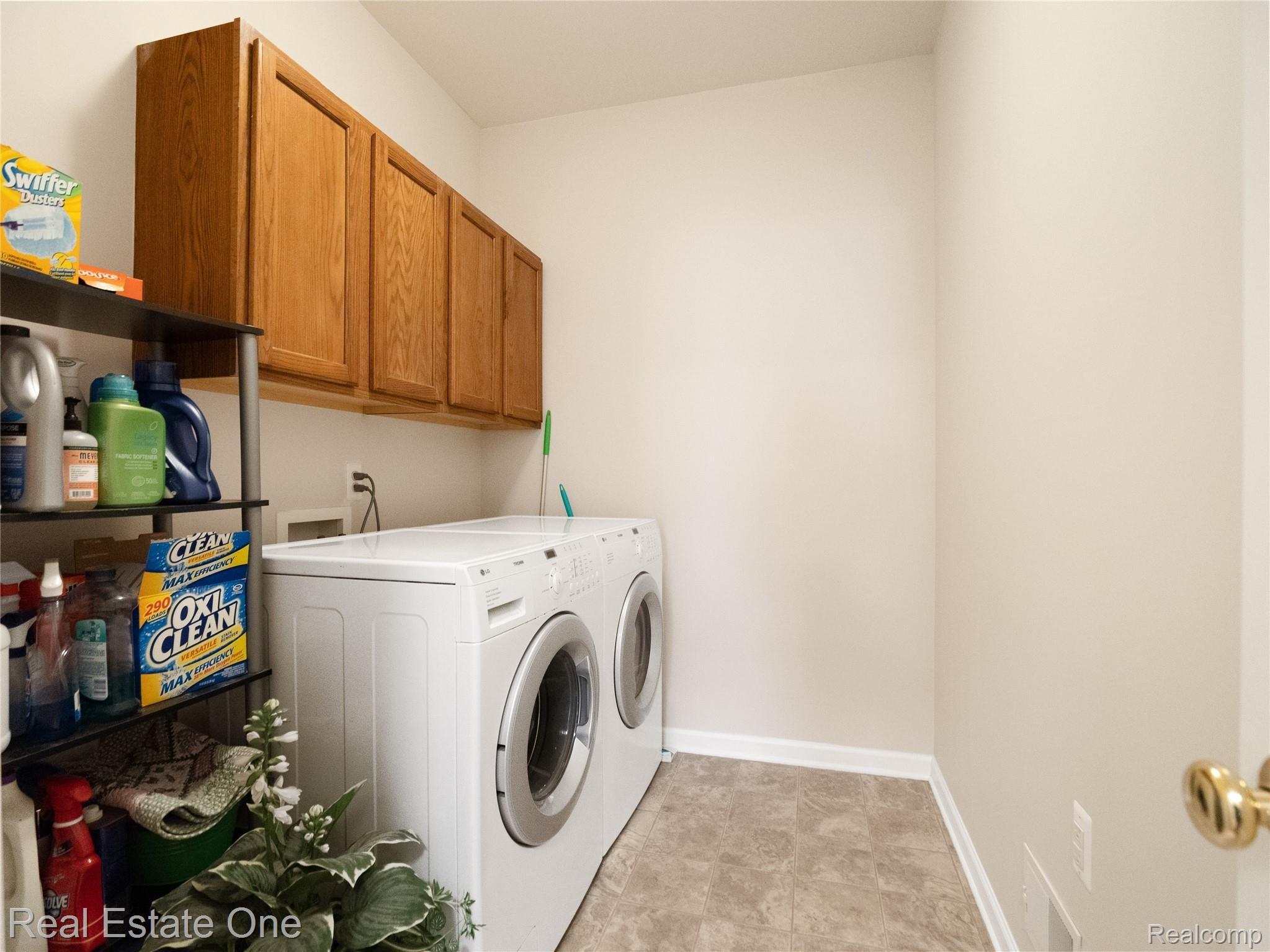 3597 Everett Drive Rochester, MI 48307 - Photo 24 of 57 Large 1st Floor Laundry with Plenty of Wall Cabinets_Washer and Dryer Included.jpg