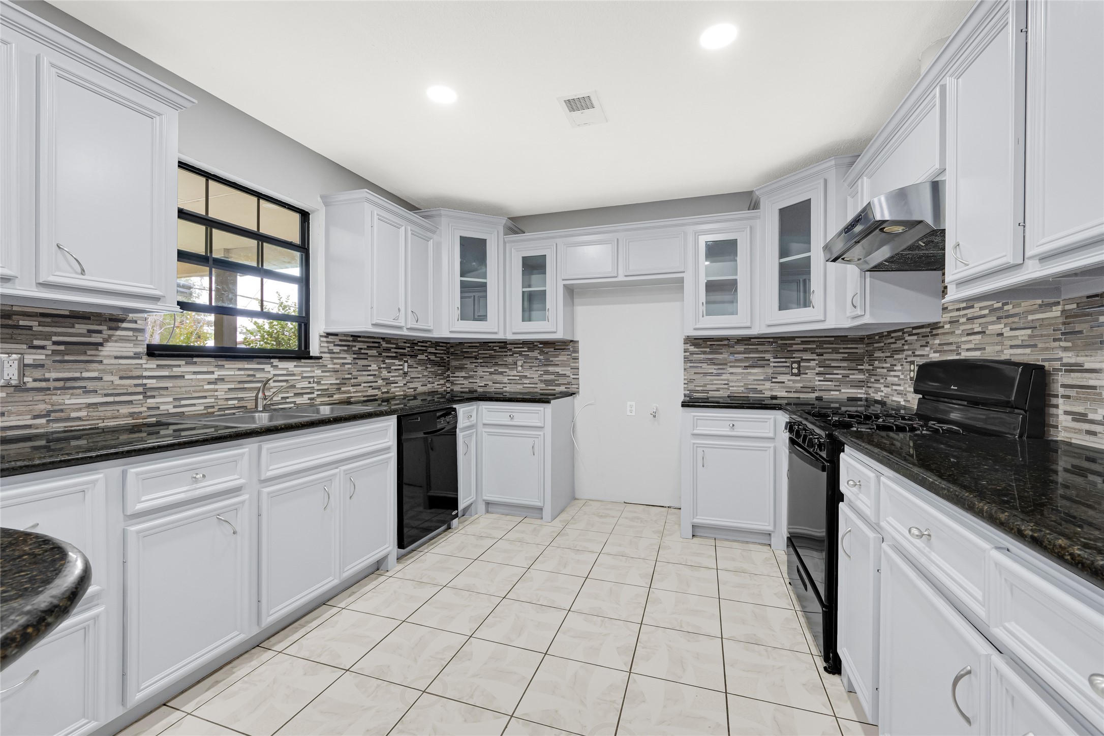710 Woodhue Street Channelview, TX 77530 - Photo 8 of 26
