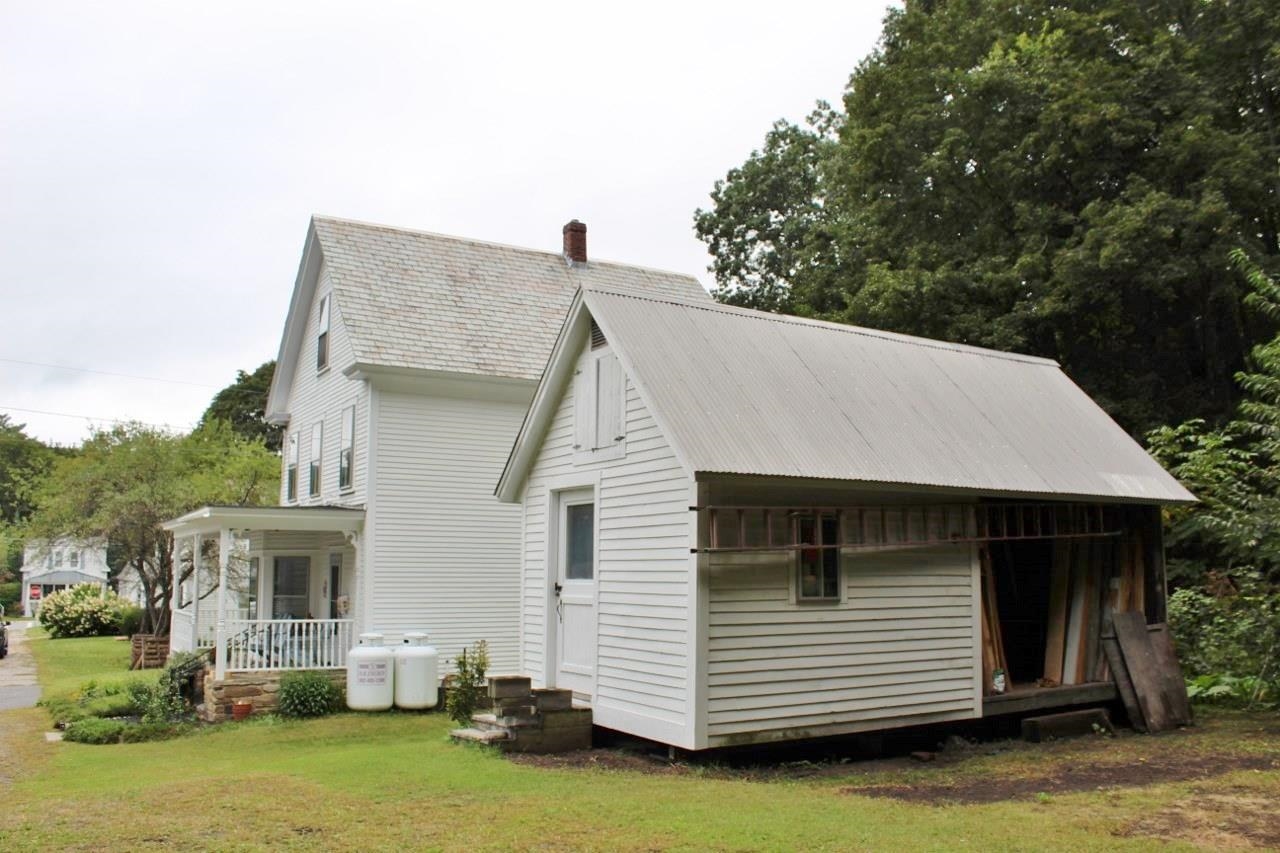 6 Commonwealth Avenue Springfield, VT 05156 - Photo 4 of 28