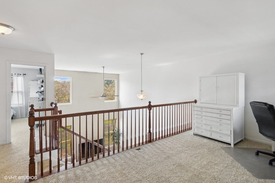 990 Oak Ridge Boulevard Elgin, IL 60120 - Photo 15 of 19 a view of a hallway with workspace