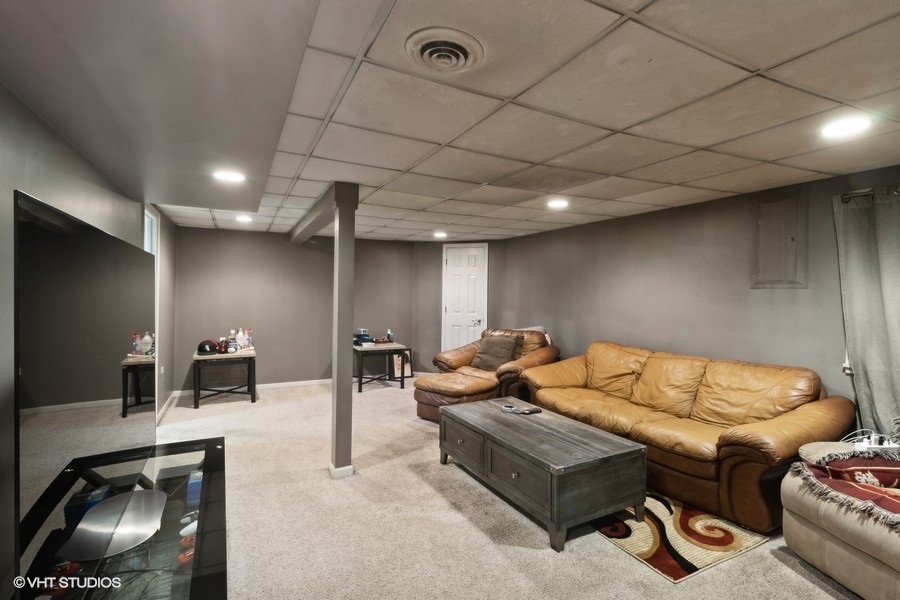 990 Oak Ridge Boulevard Elgin, IL 60120 - Photo 16 of 19