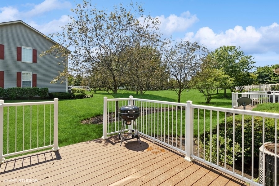 990 Oak Ridge Boulevard Elgin, IL 60120 - Photo 18 of 19 a view of a deck with a yard