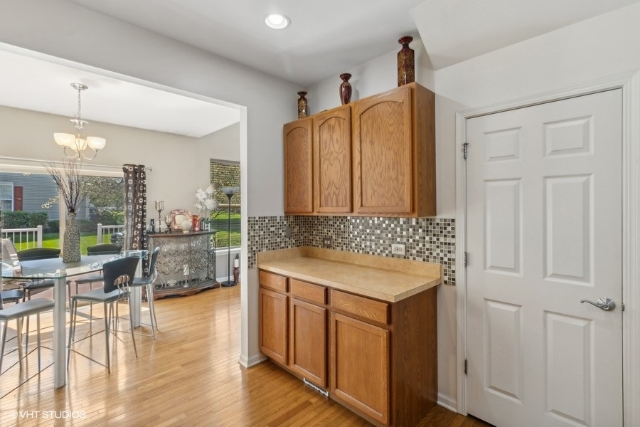 990 Oak Ridge Boulevard Elgin, IL 60120 - Photo 7 of 19 a bathroom with a sink and a mirror