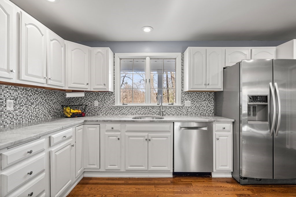 49 Juniper Road Andover, MA 01810 - Photo 2 of 39 Gallery Image 2