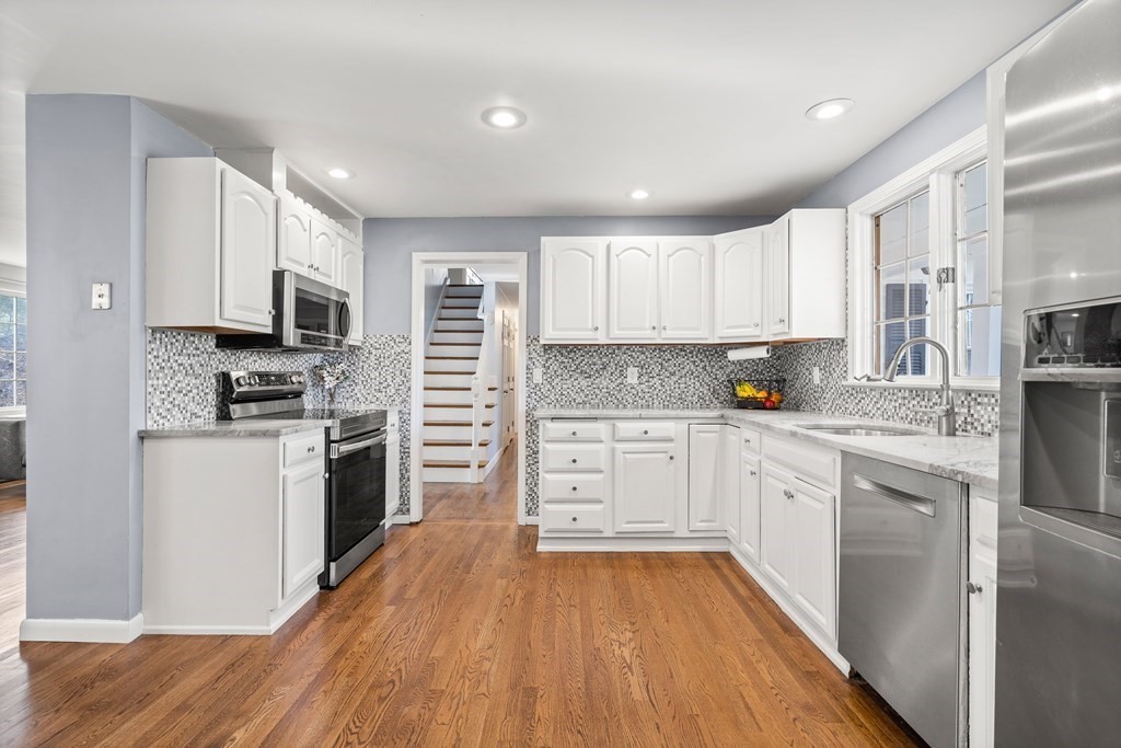 49 Juniper Road Andover, MA 01810 - Photo 3 of 39 Gallery Image 3
