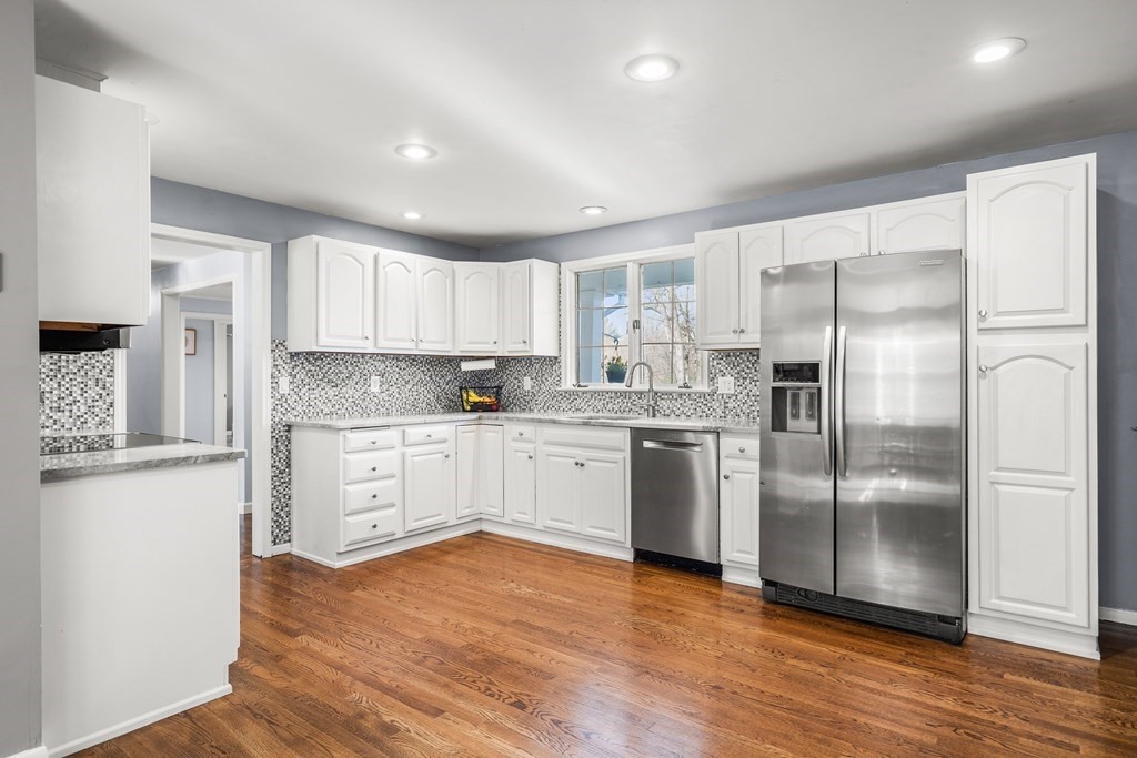49 Juniper Road Andover, MA 01810 - Photo 4 of 39 Gallery Image 4