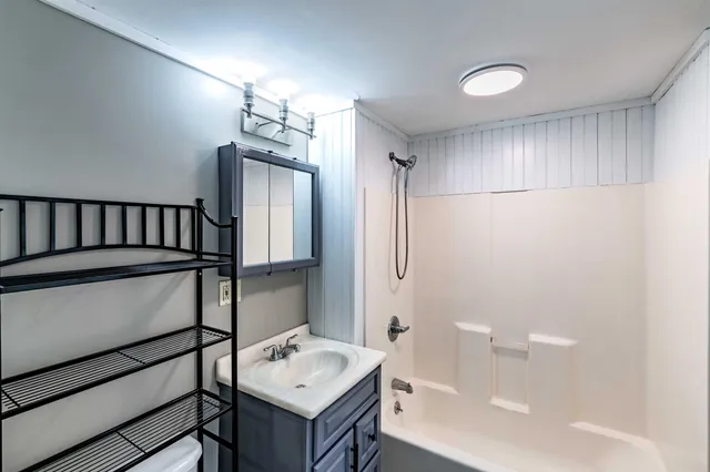 $200,000 | 95 Main Street, Wells River, VT 05081