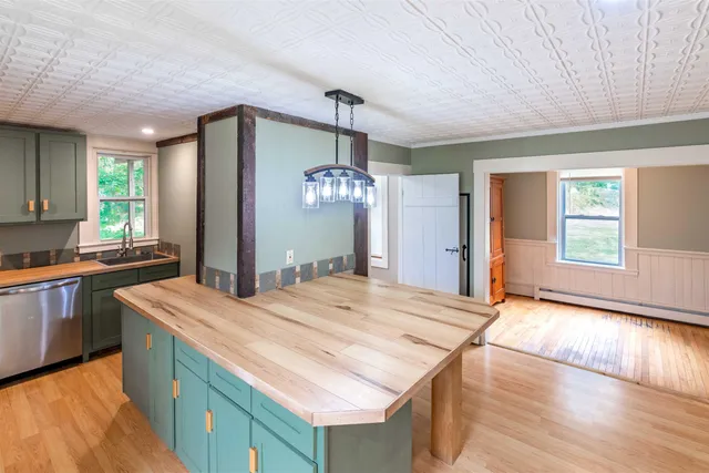 $200,000 | 95 Main Street, Wells River, VT 05081