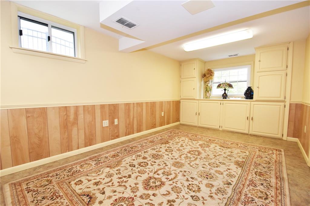 171 Parkedge Road Pittsburgh, PA 15220 - Photo 16 of 23 Gallery Image 16