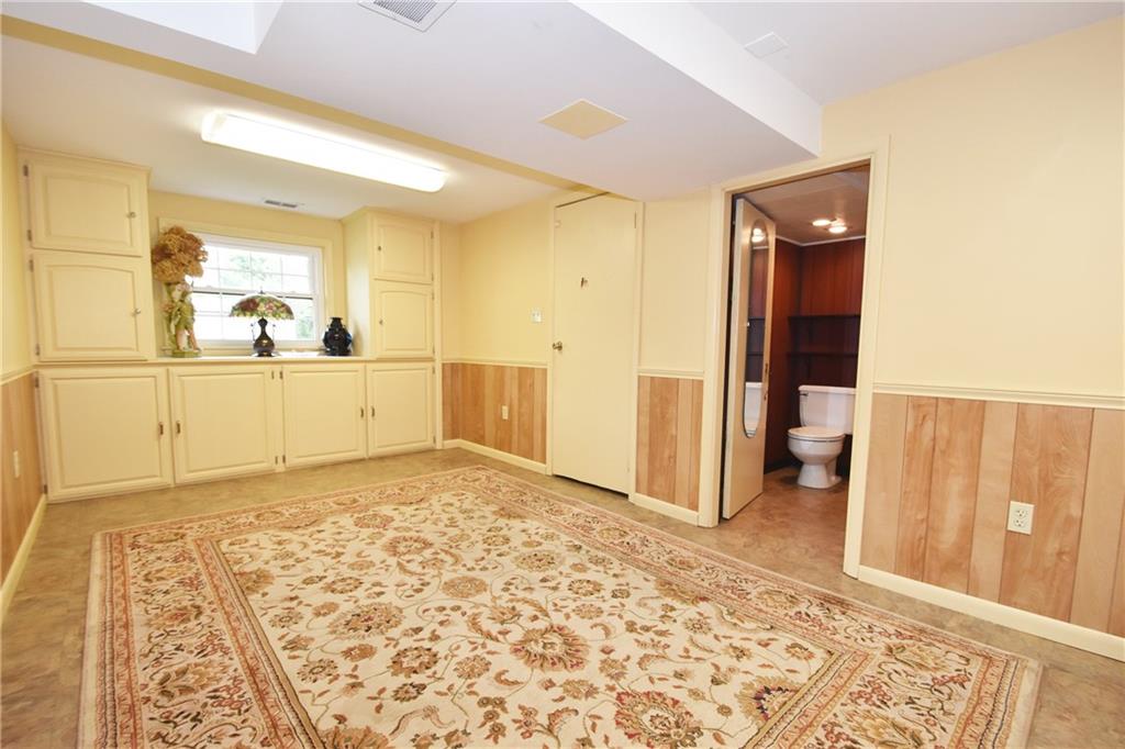 171 Parkedge Road Pittsburgh, PA 15220 - Photo 17 of 23 Gallery Image 17
