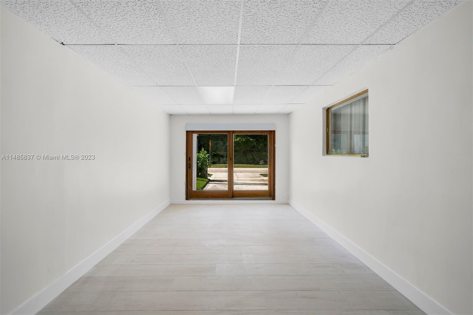 2385 North Bay Road Miami Beach, FL 33140 - Photo 24 of 35 a view of an empty room with a window