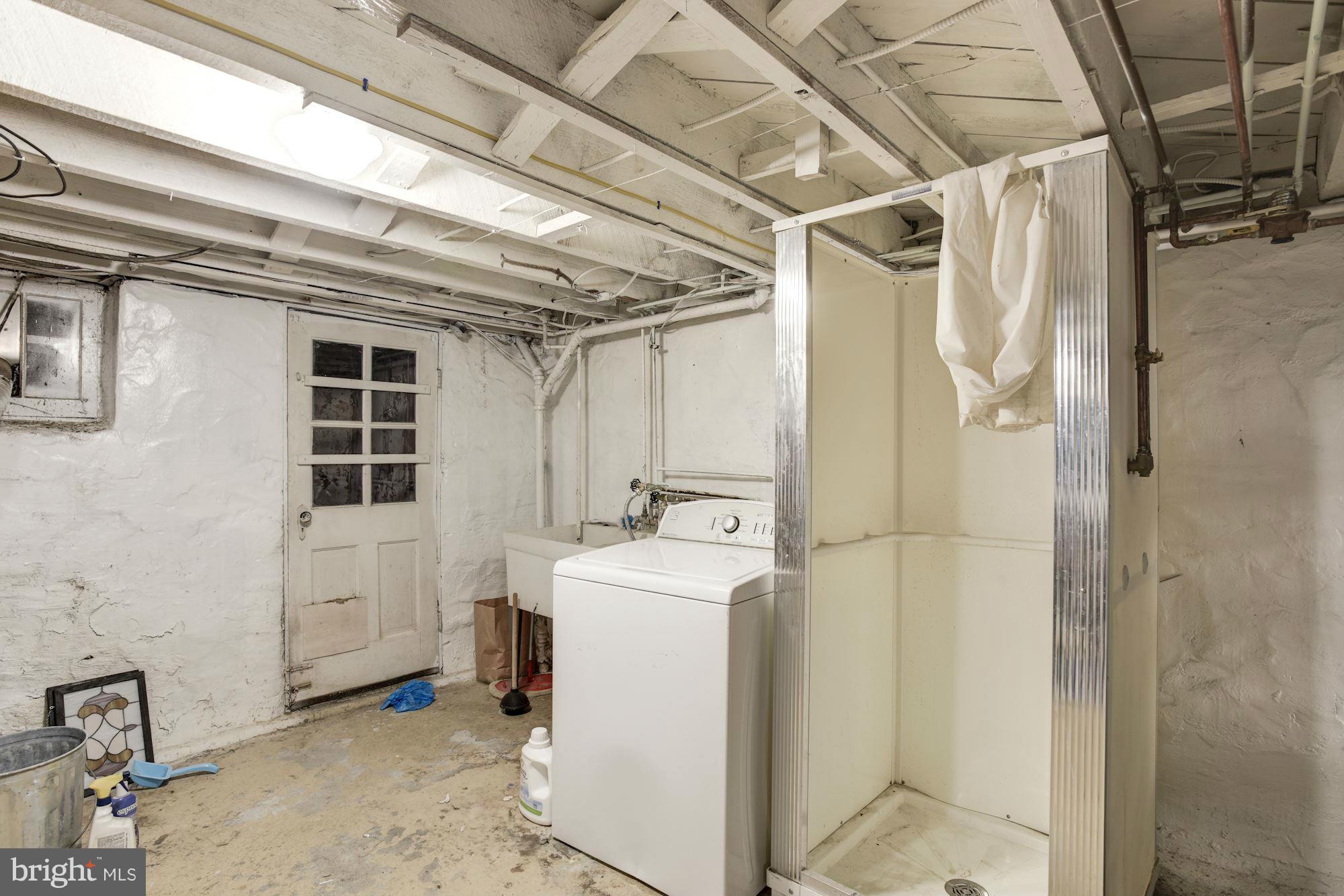 408 Hopkins Road Baltimore, MD 21212 - Photo 22 of 27 a utility room with dryer and washer