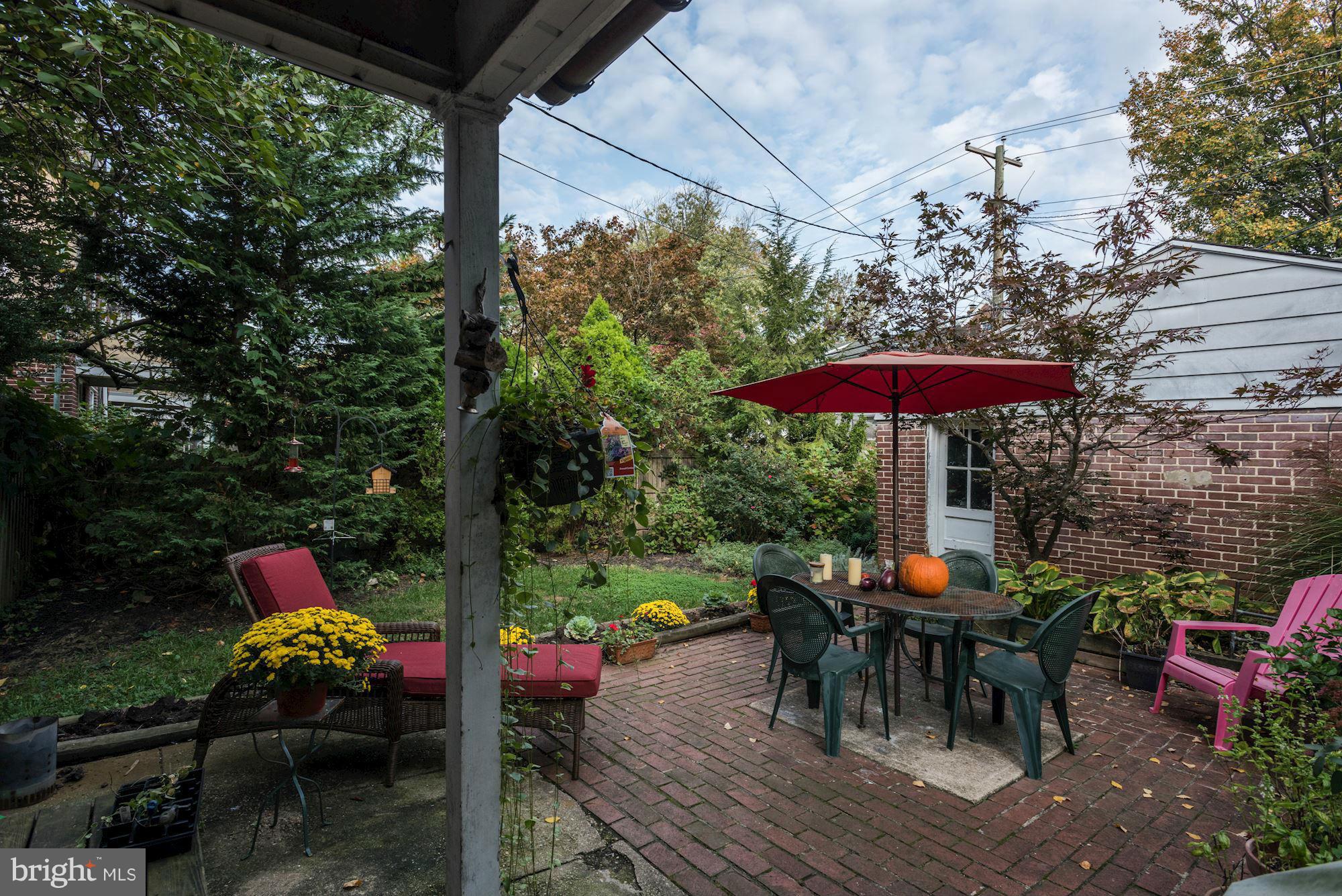 408 Hopkins Road Baltimore, MD 21212 - Photo 23 of 27 an outdoor sitting area with chairs and table of umbrella