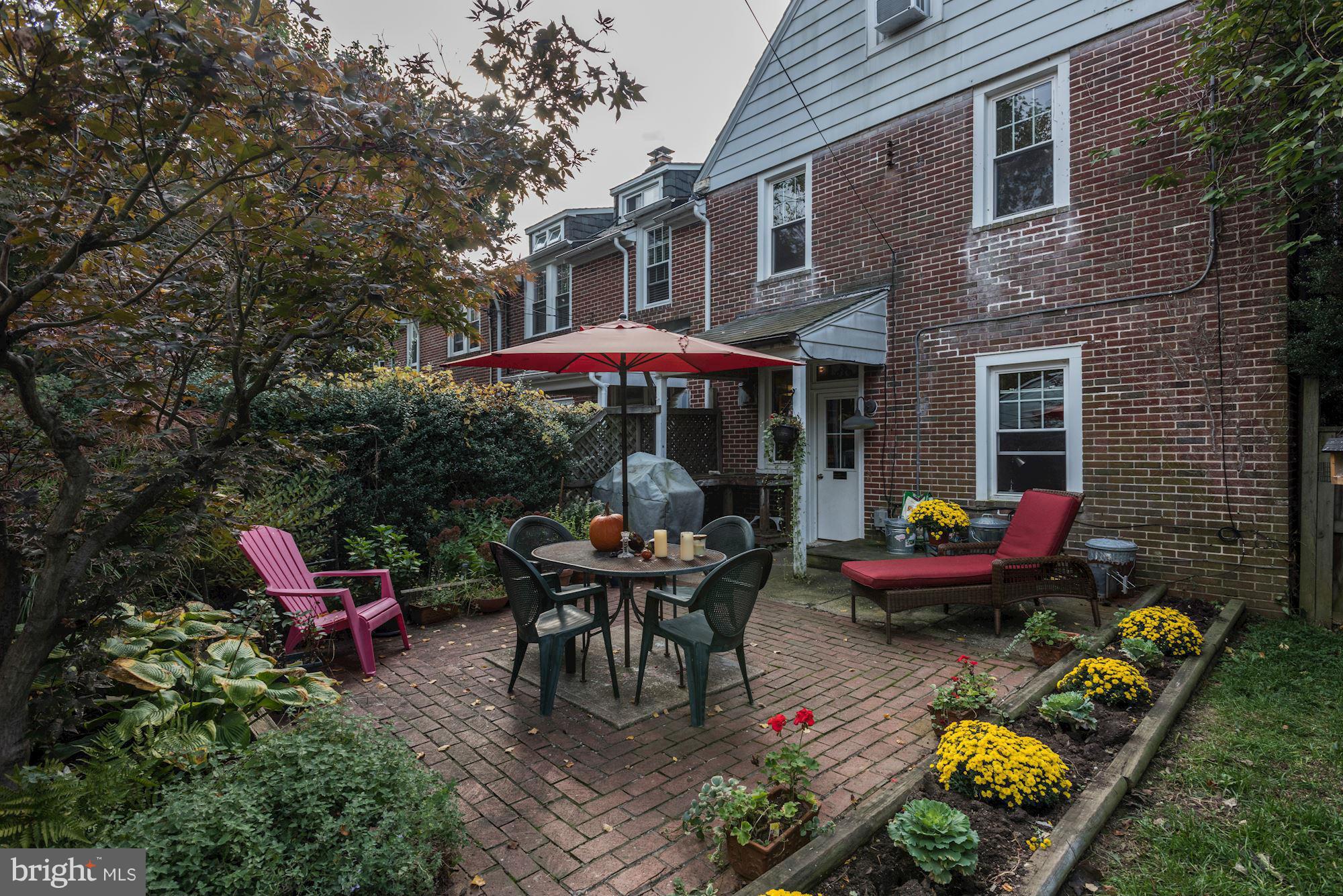 408 Hopkins Road Baltimore, MD 21212 - Photo 25 of 27 a view of a chairs and table in the patio