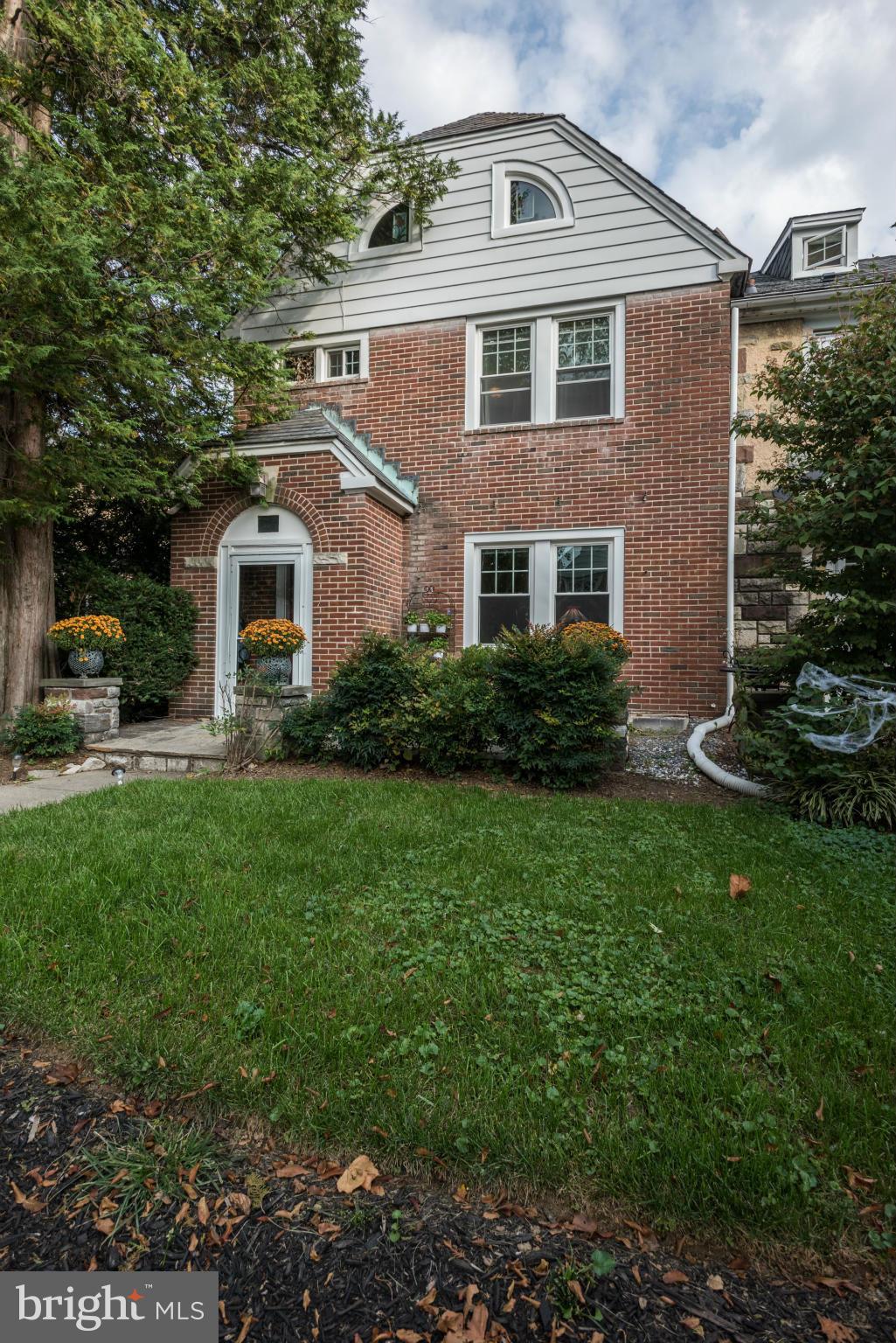 408 Hopkins Road Baltimore, MD 21212 - Photo 27 of 27 a front view of a house with a yard