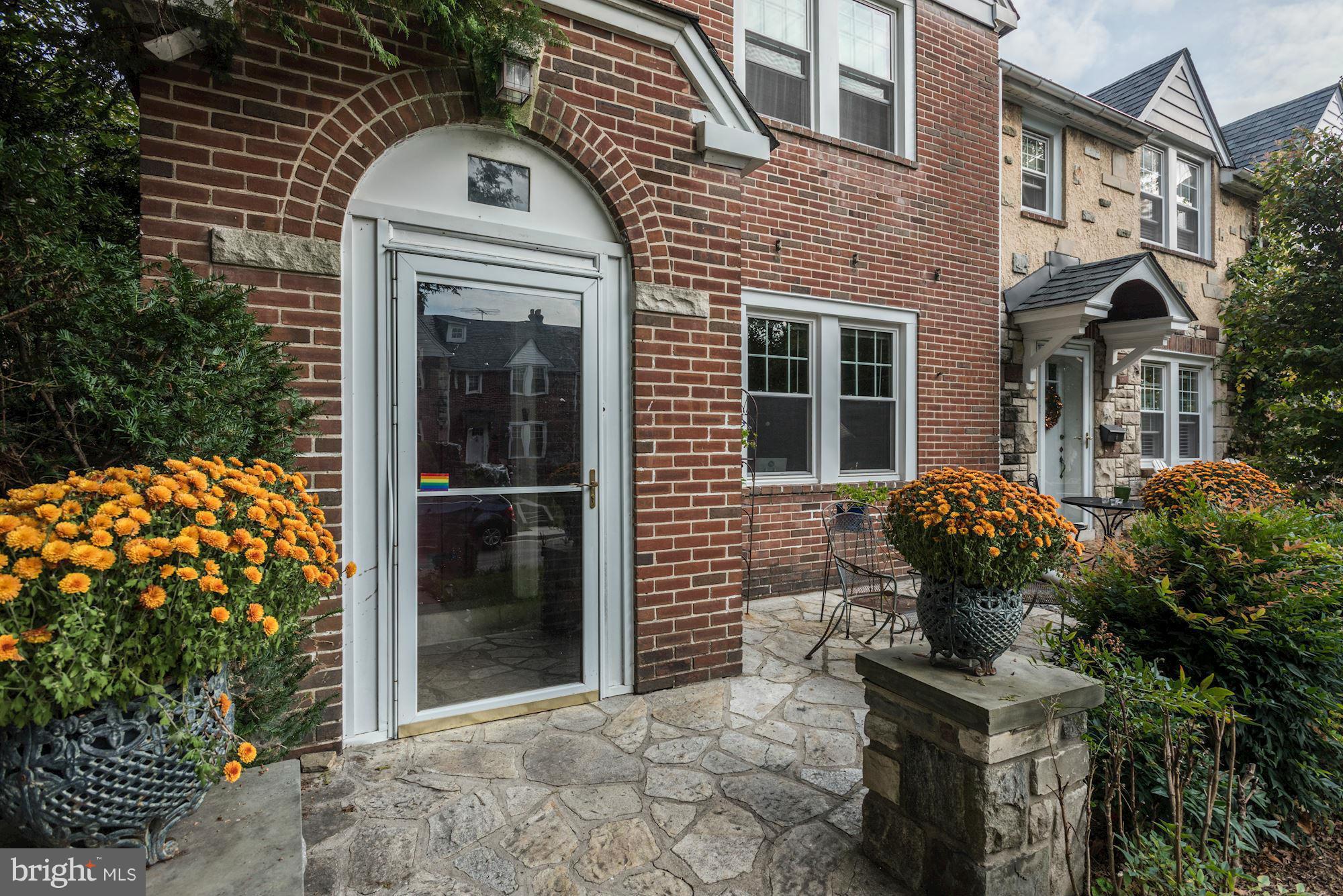 408 Hopkins Road Baltimore, MD 21212 - Photo 3 of 27 a front view of a house with a garden