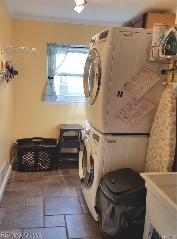 42347 Park Ridge Road Novi, MI 48375 - Photo 11 of 33 1st Floor Laundry