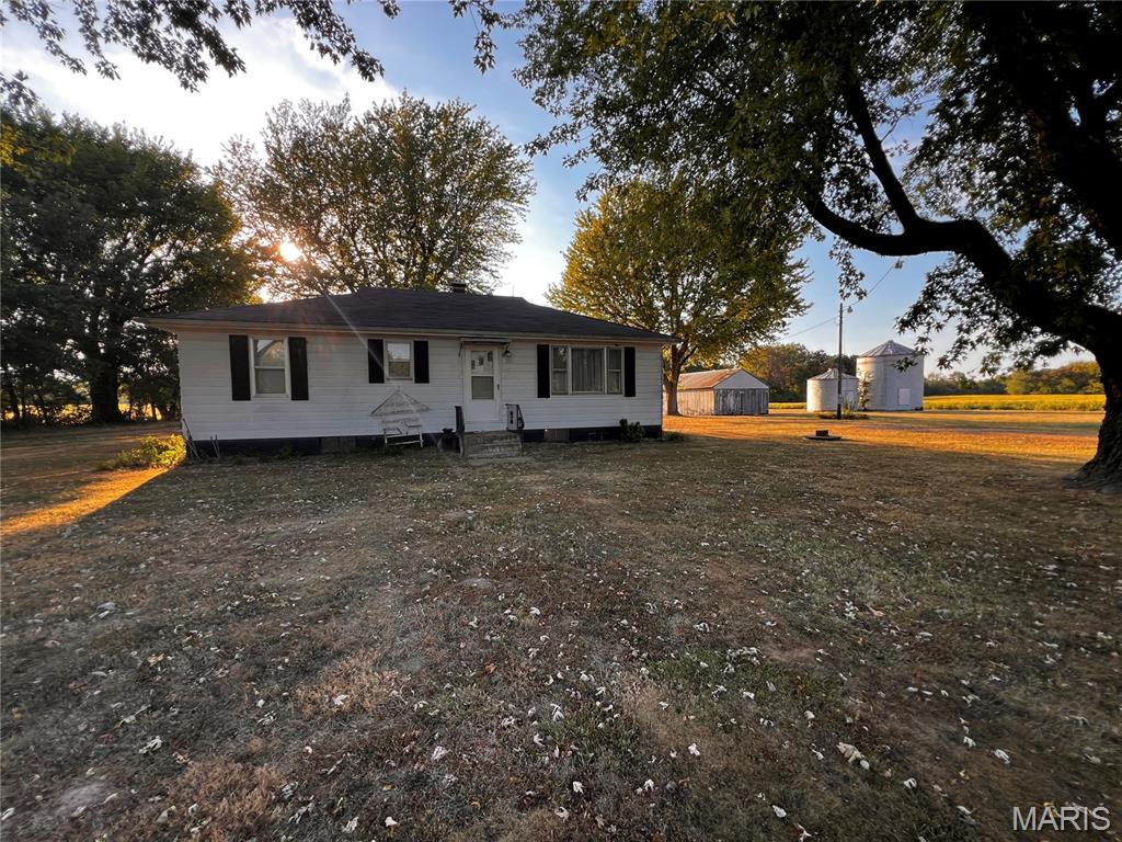 18109 Boulder Road Carlyle, IL 62231 - Photo 4 of 21