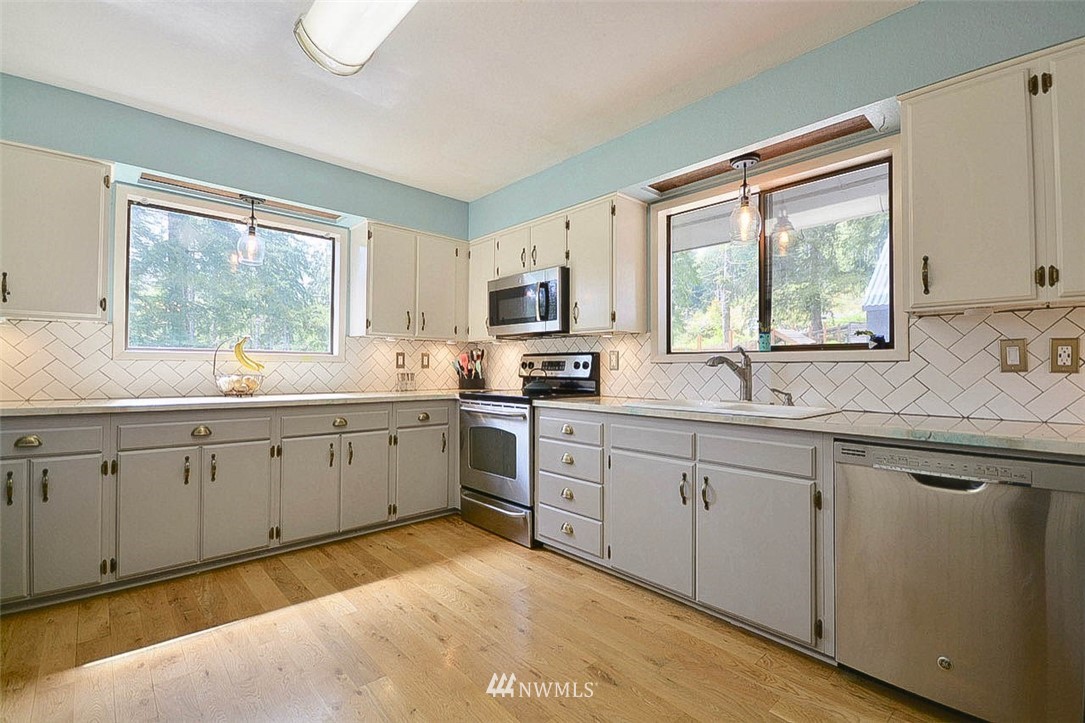 3203 Wishkah Road Aberdeen, WA 98520 - Photo 5 of 28 Gallery Image 5