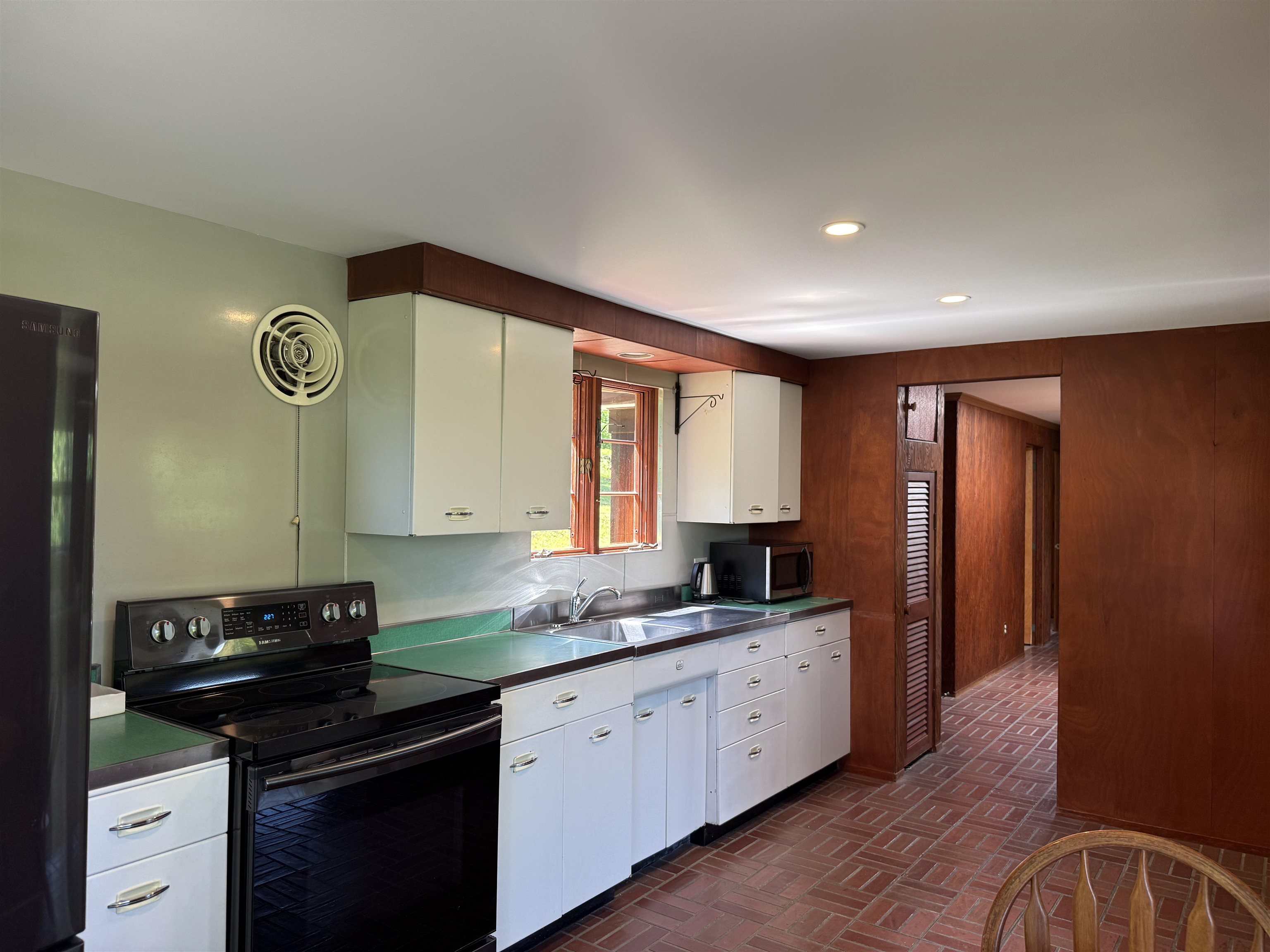211 Pleasant Valley Road Brattleboro, VT 05301 - Photo 29 of 44