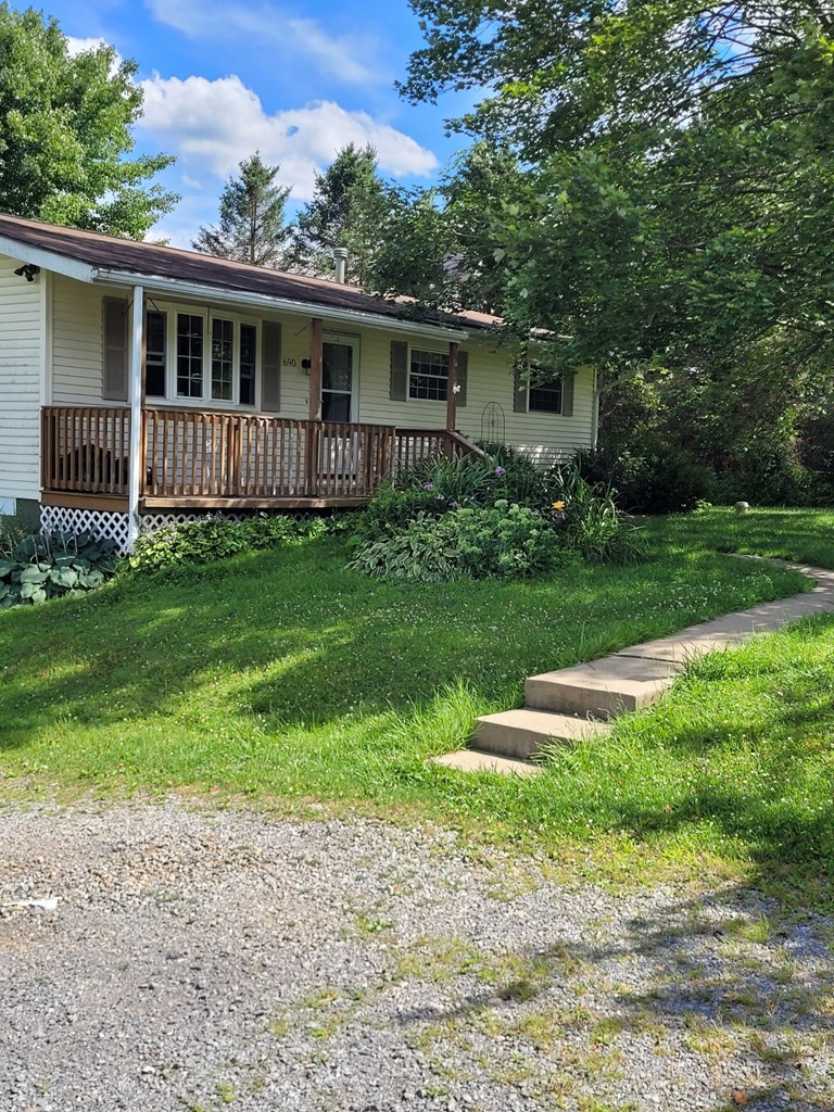 690 Blackhill Road Franklin, PA 16323 - Photo 2 of 18 Gallery Image 2