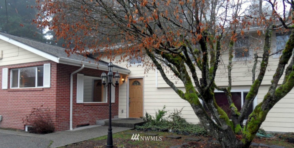 2255 Northeast Riddell Road Bremerton, WA 98310 - Photo 1 of 14 Gallery Image 1