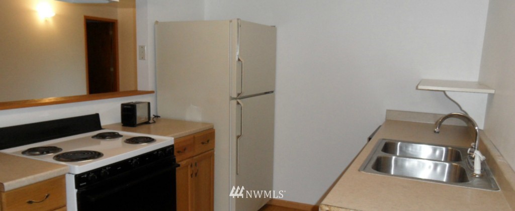 2255 Northeast Riddell Road Bremerton, WA 98310 - Photo 3 of 14 Gallery Image 3