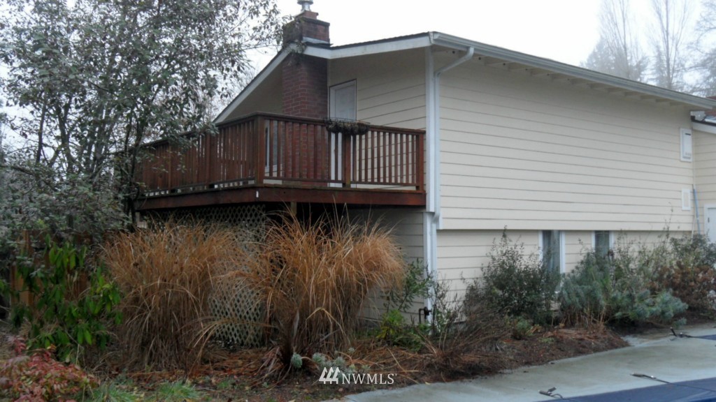 2255 Northeast Riddell Road Bremerton, WA 98310 - Photo 4 of 14 Gallery Image 4