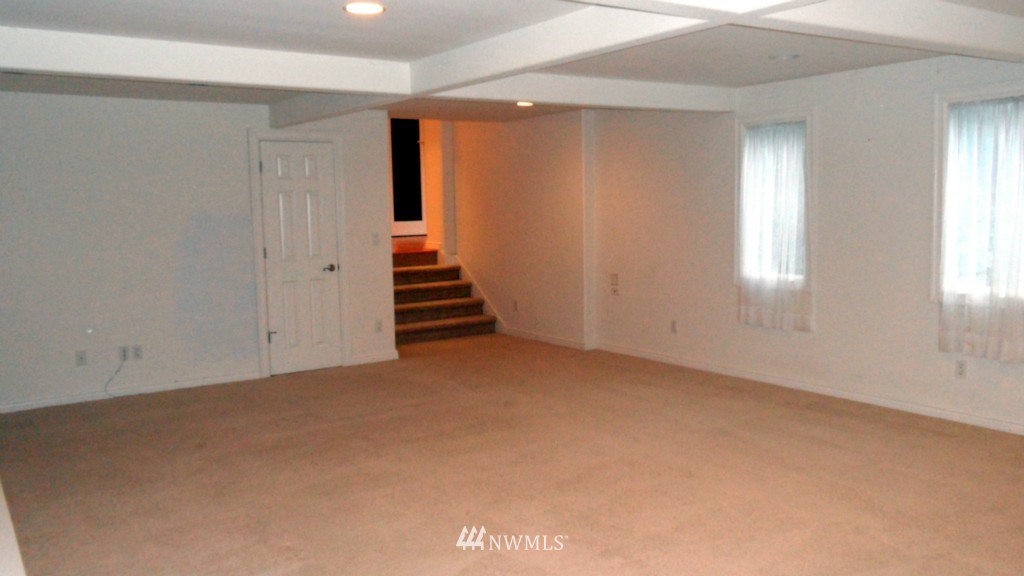 2255 Northeast Riddell Road Bremerton, WA 98310 - Photo 7 of 14 Gallery Image 7