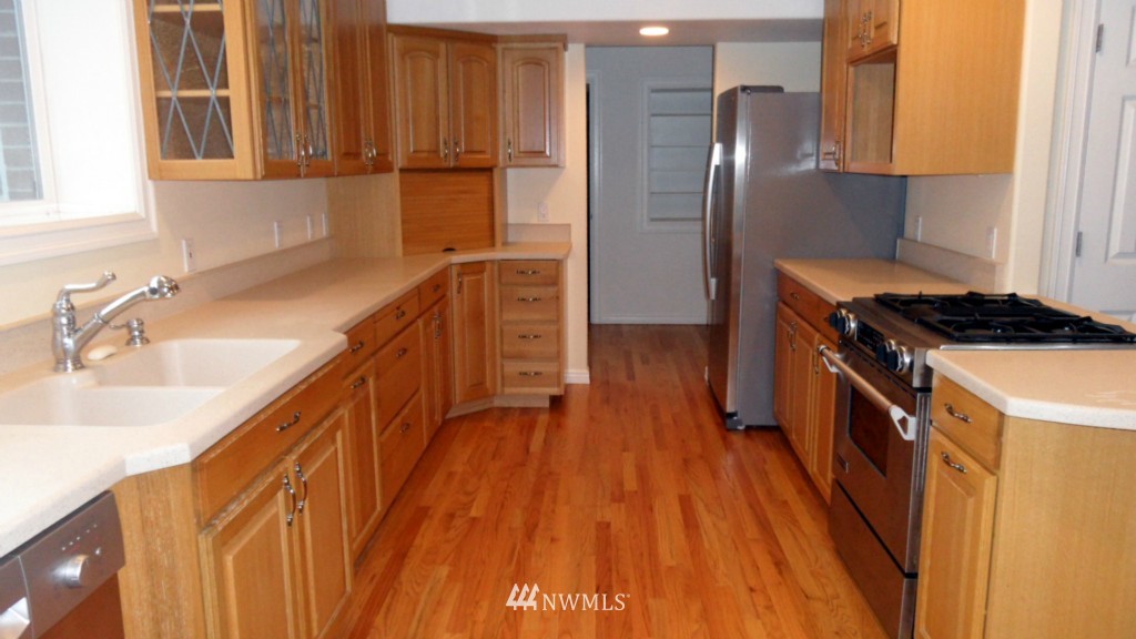 2255 Northeast Riddell Road Bremerton, WA 98310 - Photo 8 of 14 Gallery Image 8