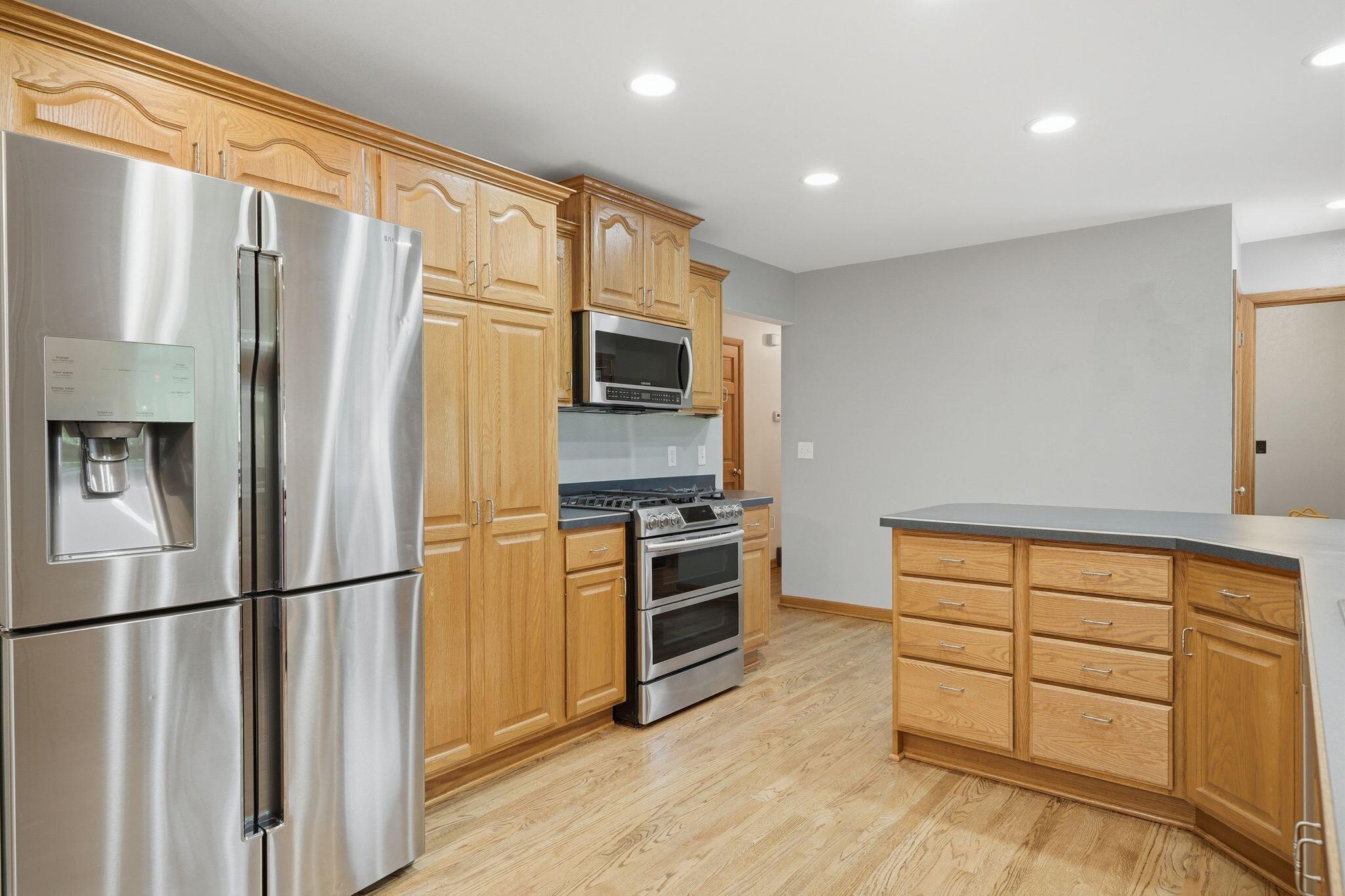 16730 Willow Ridge Lane Brookfield, WI 53005 - Photo 10 of 35 71526_16730_Willow_Ridge_Lane_Brookfield