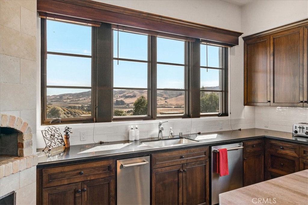 3515 Turri Road San Luis Obispo, CA 93405 - Photo 7 of 73 Kitchen