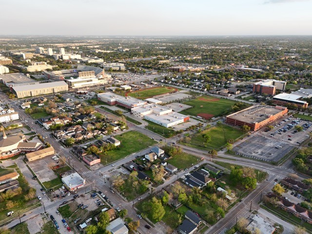 3522 Sampson Street Houston, TX 77004 - Photo 16 of 18 an aerial view of residential houses with outdoor space