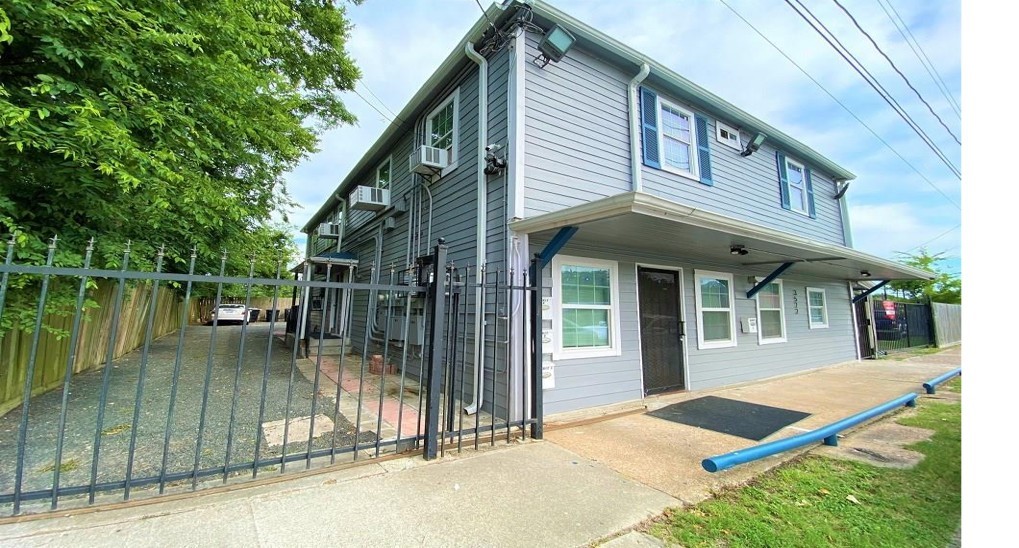 3522 Sampson Street Houston, TX 77004 - Photo 2 of 18 a house view with a outdoor space