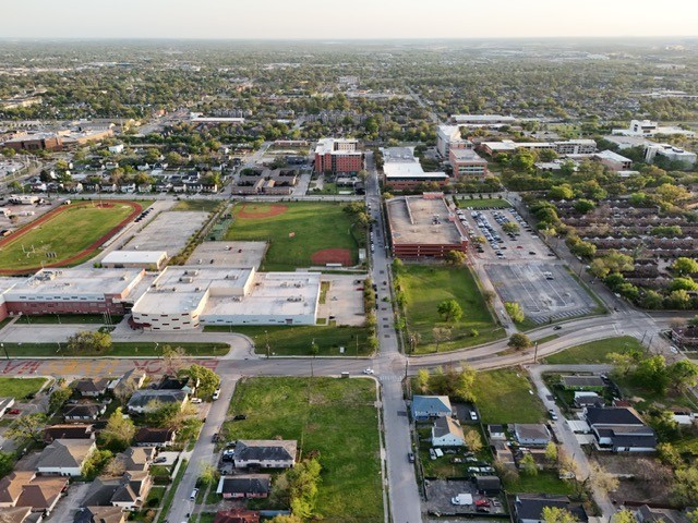 3522 Sampson Street Houston, TX 77004 - Photo 5 of 18 an aerial view of residential houses with outdoor space