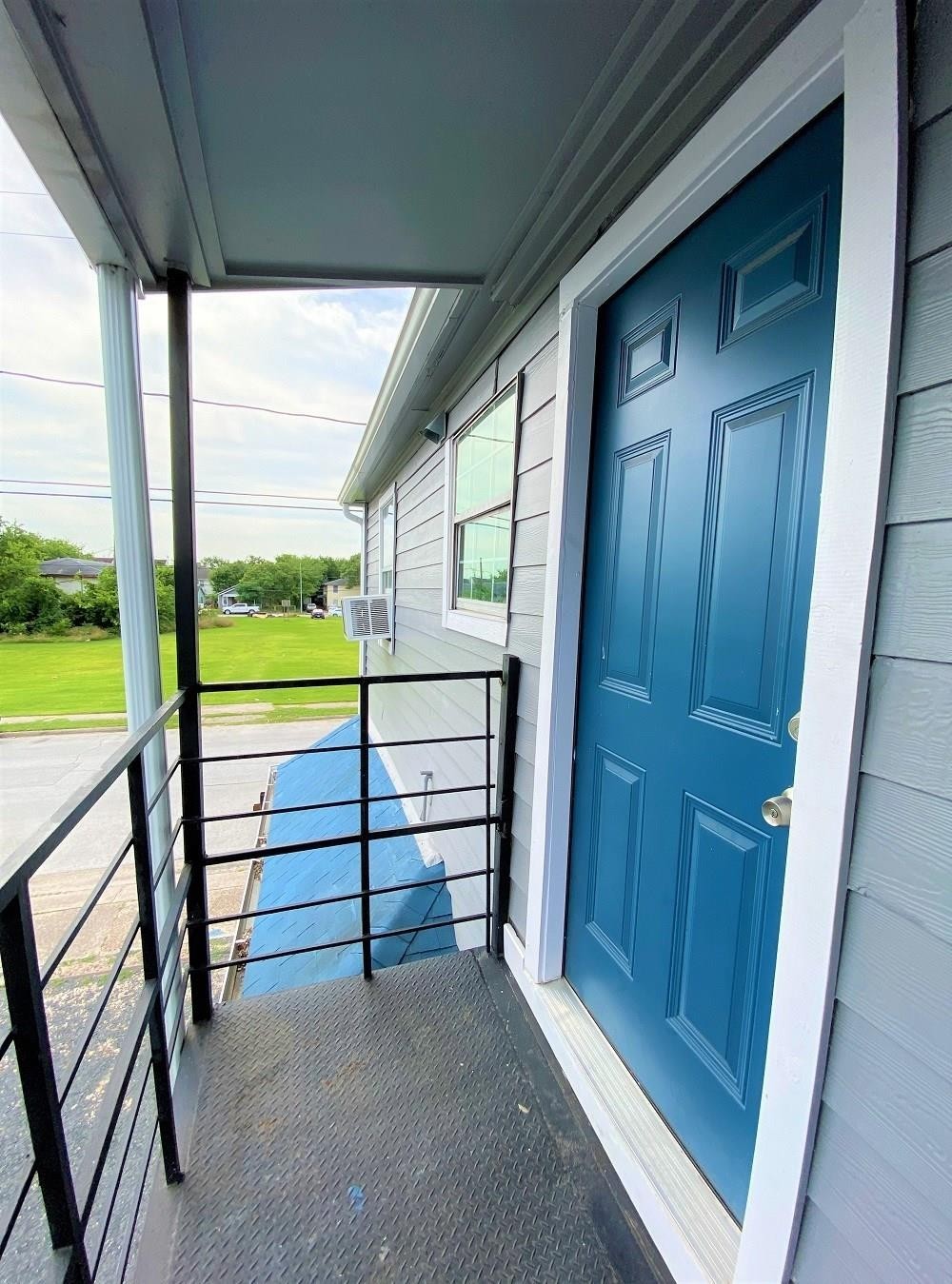 3522 Sampson Street Houston, TX 77004 - Photo 6 of 18 a view of an entryway