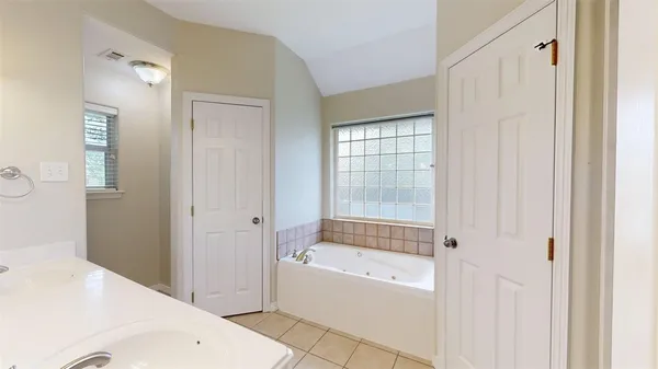 $2,400 | 2350 Kendal Green Circle, College Station, TX 77845