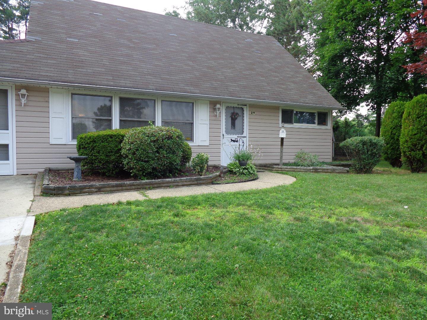 29 Cardinal Road Levittown, PA 19057 - Photo 2 of 25 Front Yard