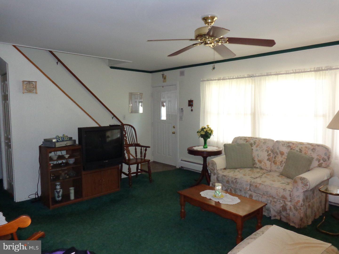 29 Cardinal Road Levittown, PA 19057 - Photo 5 of 25 Living Room