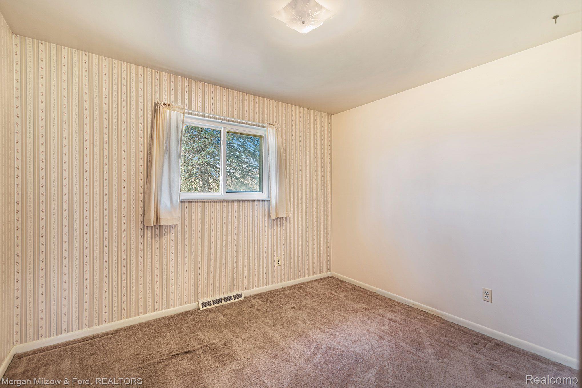 9080 Davisburg Road Clarkston, MI 48348 - Photo 10 of 26 Gallery Image 10