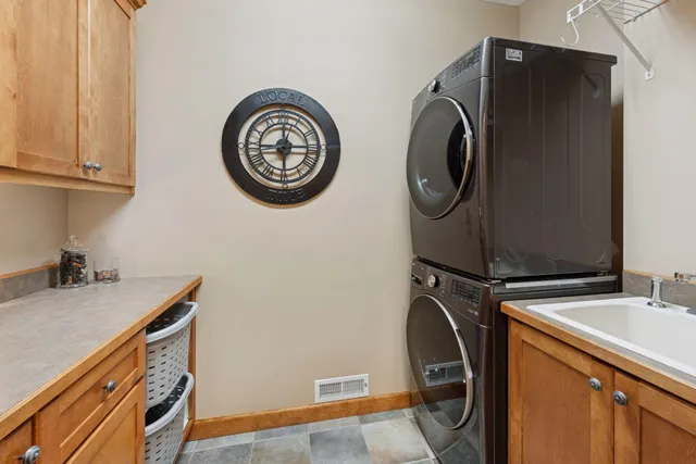 $1,075,000 | 1207 Adrian Drive, Chaska, MN 55318