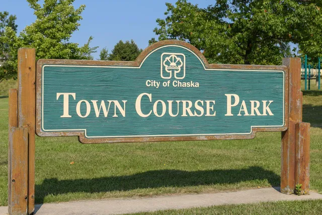 $1,075,000 | 1207 Adrian Drive, Chaska, MN 55318