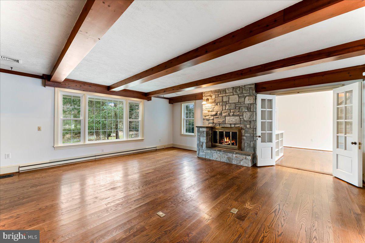 1304 Old Forge Road Oxford, PA 19363 - Photo 17 of 92 Living Room