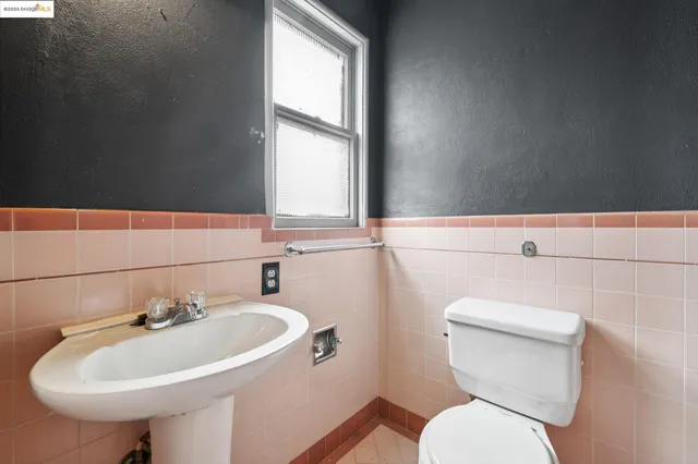 $1,295,000 | 521 Merritt Avenue, Oakland, CA 94610