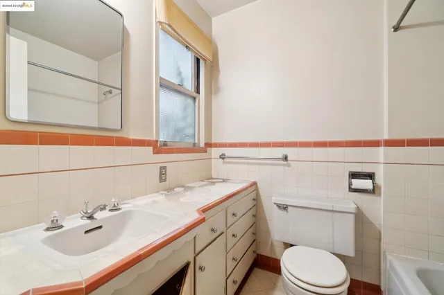 $1,295,000 | 521 Merritt Avenue, Oakland, CA 94610