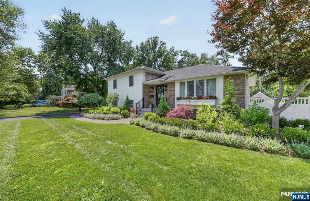 120 President Road Washington Township, NJ 07676 - Photo 4 of 45