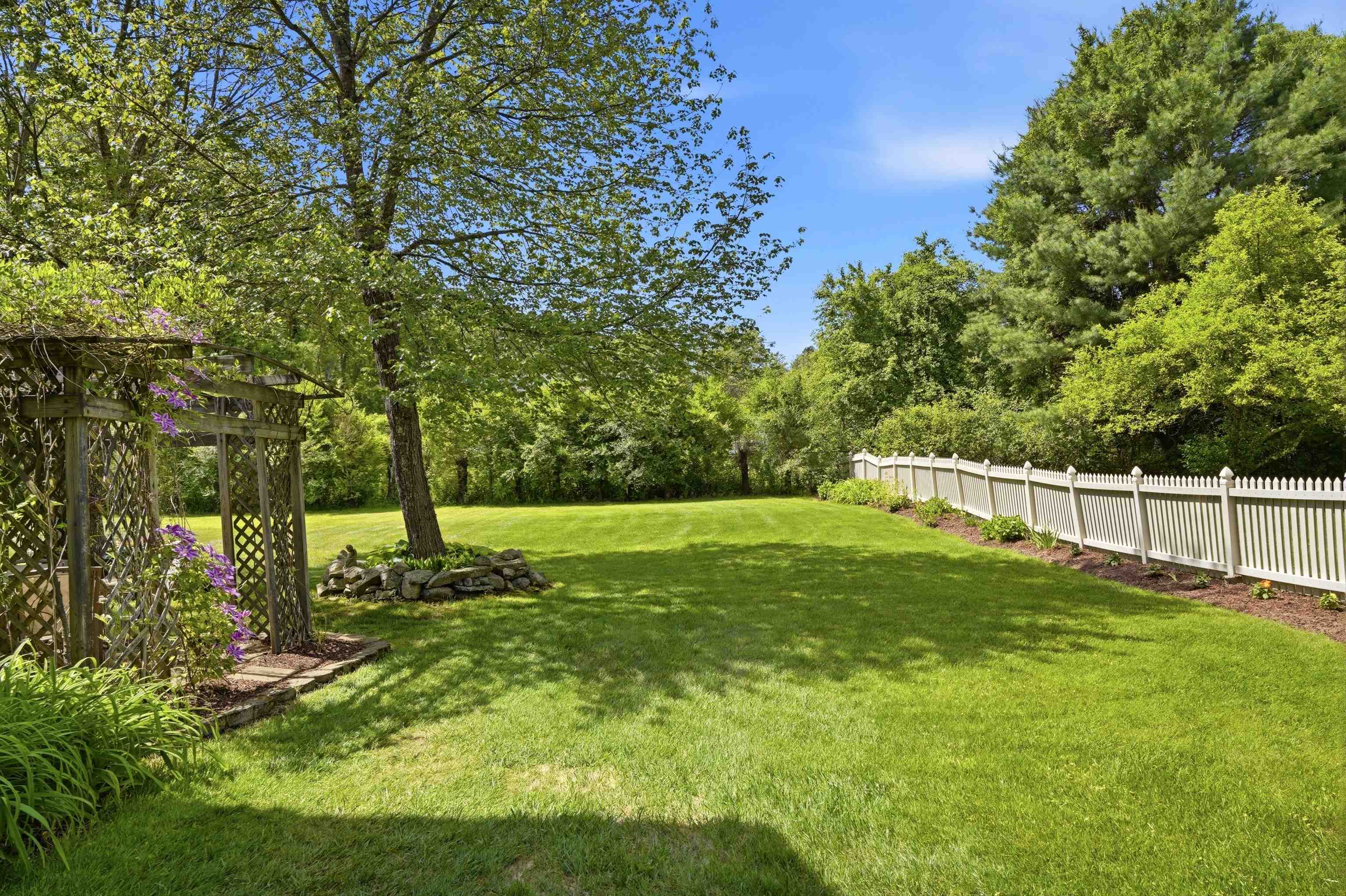 22 Clark Circle Pelham, NH 03076 - Photo 8 of 60