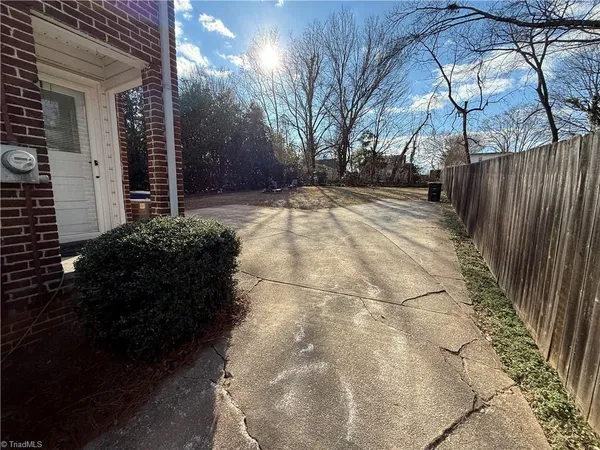 $1,375 | 854 Madison Avenue, Winston-Salem, NC 27103